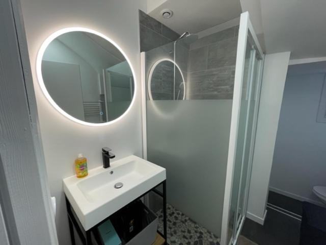 - Le Nuage - Unique, Espace Spa Privatif Et Jardin Avec Plancha Et Salon Privatif, Stationnement Public Gratuit Niort Luaran gambar